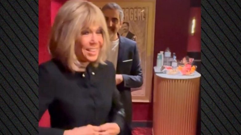 Μπριζίτ Μακρόν: «Έξω βρωμιάρες σκύλες» είπε σε ακτιβίστριες Μπριζίτ Μακρόν: «Έξω βρωμιάρες σκύλες» είπε σε ακτιβίστριες