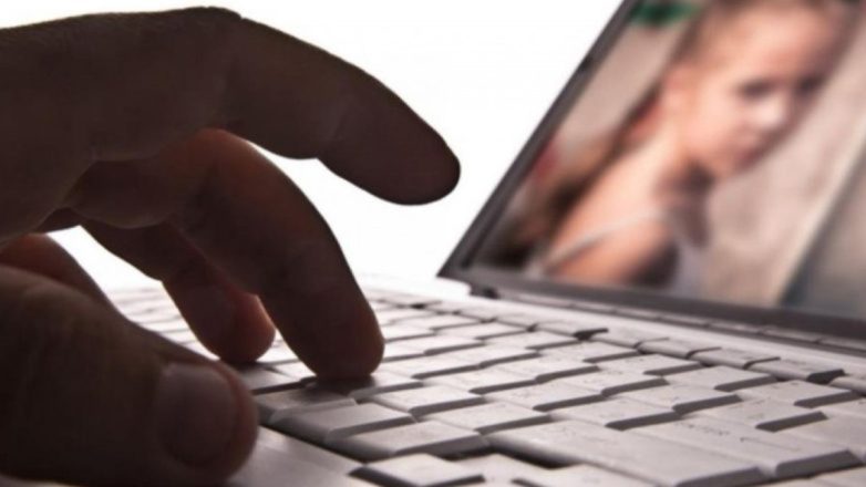 Διακινούσε υλικό σεξουαλικής κακοποίησης ανηλίκων Διακινούσε υλικό σεξουαλικής κακοποίησης ανηλίκων