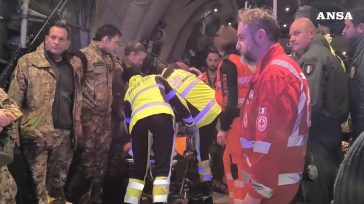 Έφτασαν με πτήση στην Ιταλία άρρωστα παιδιά από τη Γάζα προκειμένου να λάβουν θεραπεία