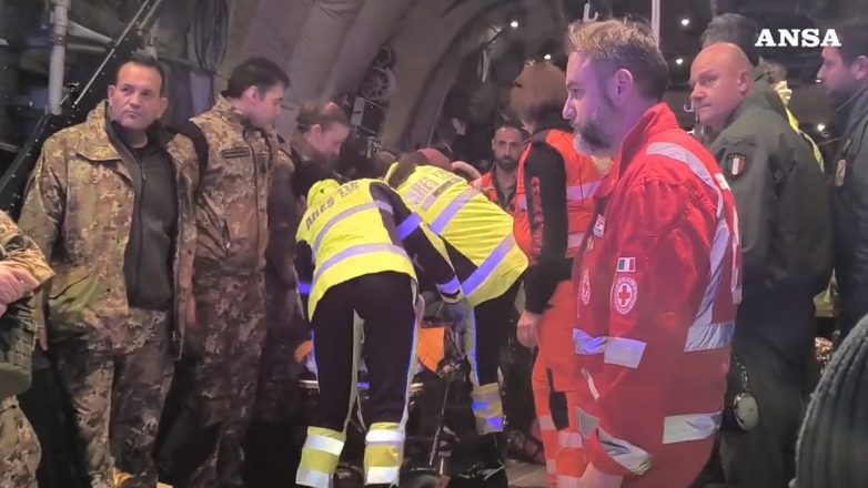 Με ειδική πτήση στην Ιταλία άρρωστα παιδιά από τη Γάζα προκειμένου να λάβουν θεραπεία Με ειδική πτήση στην Ιταλία άρρωστα παιδιά από τη Γάζα προκειμένου να λάβουν θεραπεία