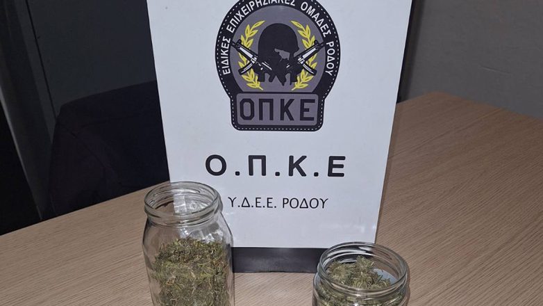 Χειροπέδες σε 62χρονο για διακίνηση ναρκωτικών και οπλοκατοχή Χειροπέδες σε 62χρονο για διακίνηση ναρκωτικών και οπλοκατοχή