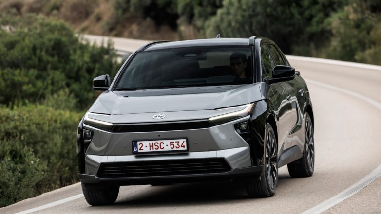 Toyota: Το ανανεωμένο bZ4X έρχεται με έως 343 άλογα, 569χλμ. αυτονομία και ηλιακό πάνελ στην οροφή Toyota: Το ανανεωμένο bZ4X έρχεται με έως 343 άλογα, 569χλμ. αυτονομία και ηλιακό πάνελ στην οροφή