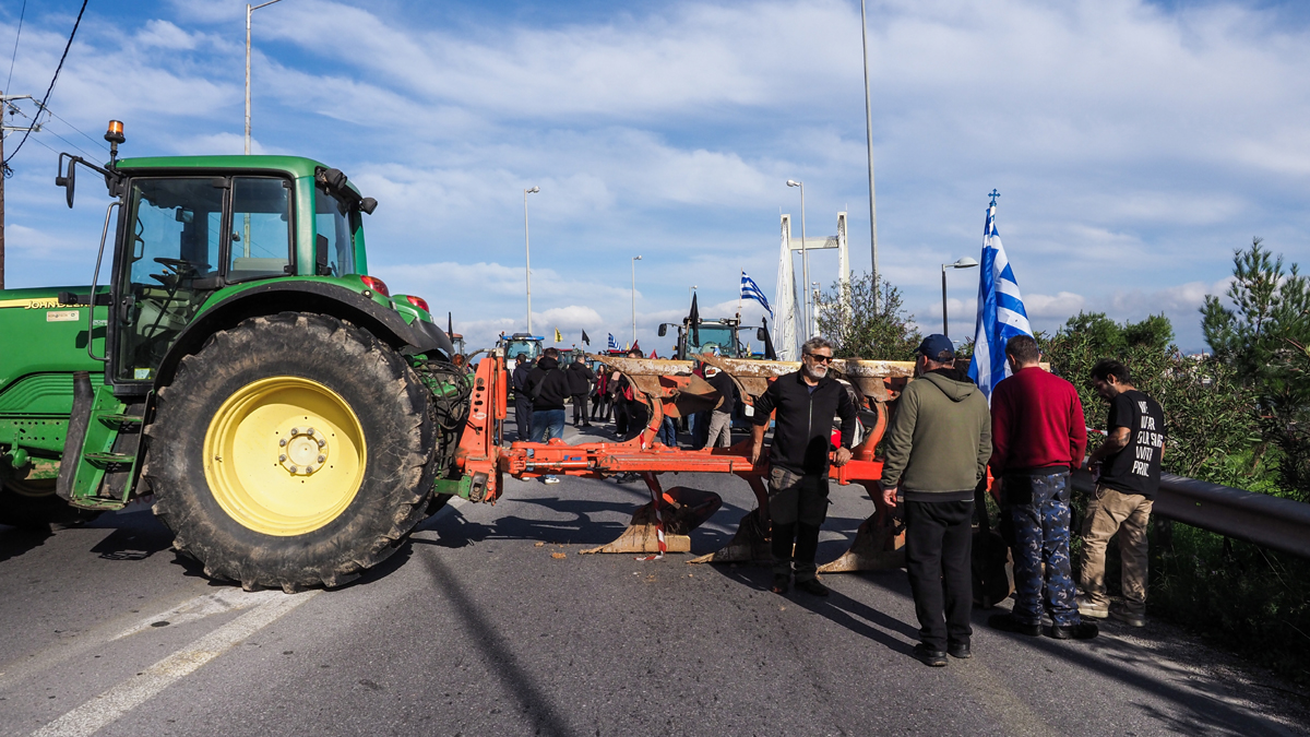 Αγροτικό μπλόκο στην Υψηλή Γέφυρα Χαλκίδας