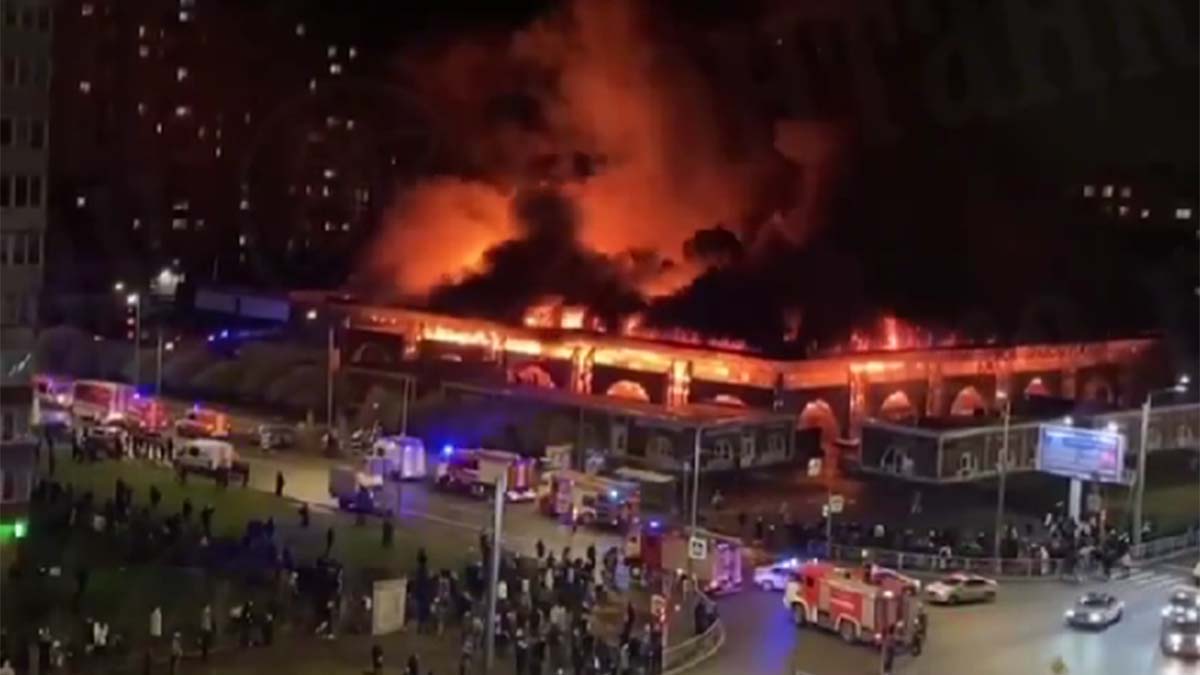 Ρωσία: Μεγάλη πυρκαγιά σε αγορά στην Αγία Πετρούπολη με έναν νεκρό