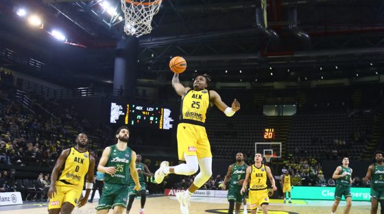 Πρώτη και καλύτερη η ΑΕΚ, 99-88 την Πατριότι Λέβιτσε στην παράταση