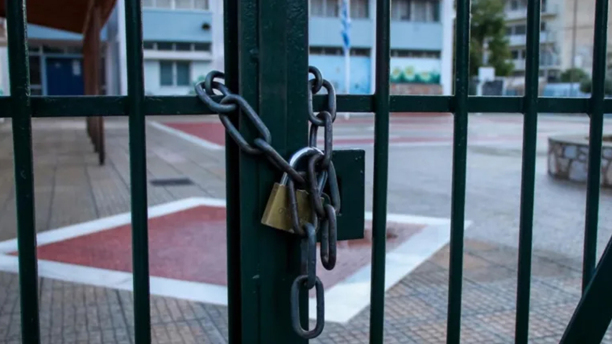 Αχαΐα: Οι μαθητές κλείνουν τα σχολεία και πάνε στα μπλόκα