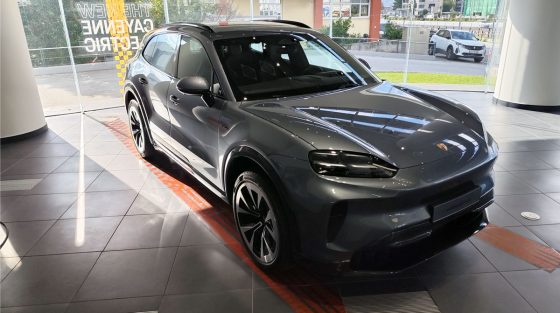 Στην Ελλάδα η Porsche Cayenne Electric – Πανίσχυρη, με απίστευτες τεχνολογίες και οθόνες για όλους 