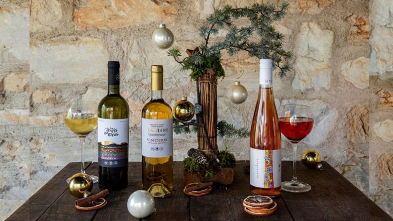 Τo Σαμιώτικο Μοσχάτο στρώνει το Χριστουγεννιάτικο τραπέζι Τo Σαμιώτικο Μοσχάτο στρώνει το Χριστουγεννιάτικο τραπέζι