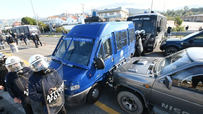Ένταση ανάμεσα σε ΜΑΤ και αγρότες στη γέφυρα Ρίου – Αντιρρίου