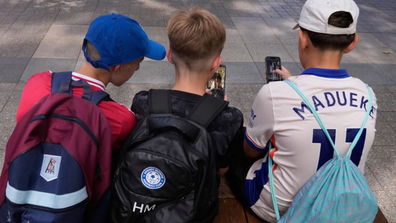 Αυστραλία: Θρηνούν οι έφηβοι για την απαγόρευση πρόσβασης στα social media