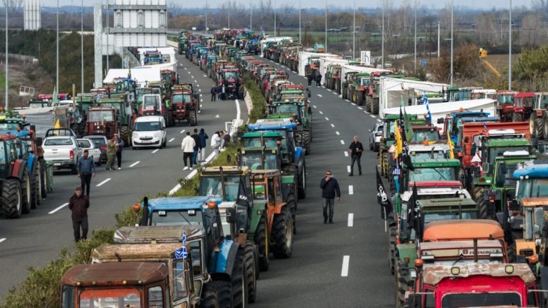 «Μαρσάρουν» τα τρακτέρ στα μπλόκα
