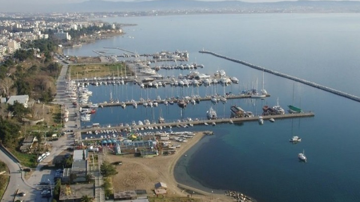 Θεσσαλονίκη: Μικρής έκτασης θαλάσσια ρύπανση από ημιβύθιση επαγγελματικού σκάφους αναψυχής