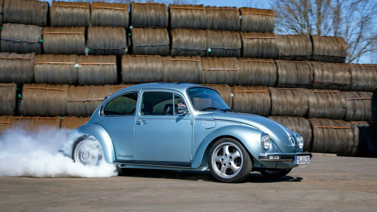 Ιεροσυλία ή καινοτομία; Έβαλαν ηλεκτροκινητήρα Tesla και μπαταρία Porsche σε Σκαραβαίο και τον έκαναν… πύραυλο 