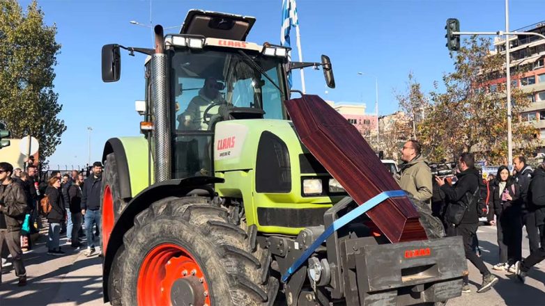 Θεσσαλονίκη: Τα ΜΑΤ απέκλεισαν την είσοδο του λιμανιού