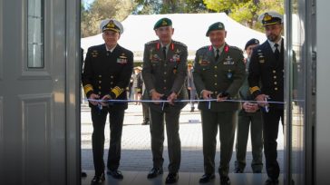 To κτήριο ενδιαίτησης του Τμήματος Ναυτικών Ειδικών Επιχειρήσεων εγκαινίασε ο Αρχηγός ΓΕΕΘΑ