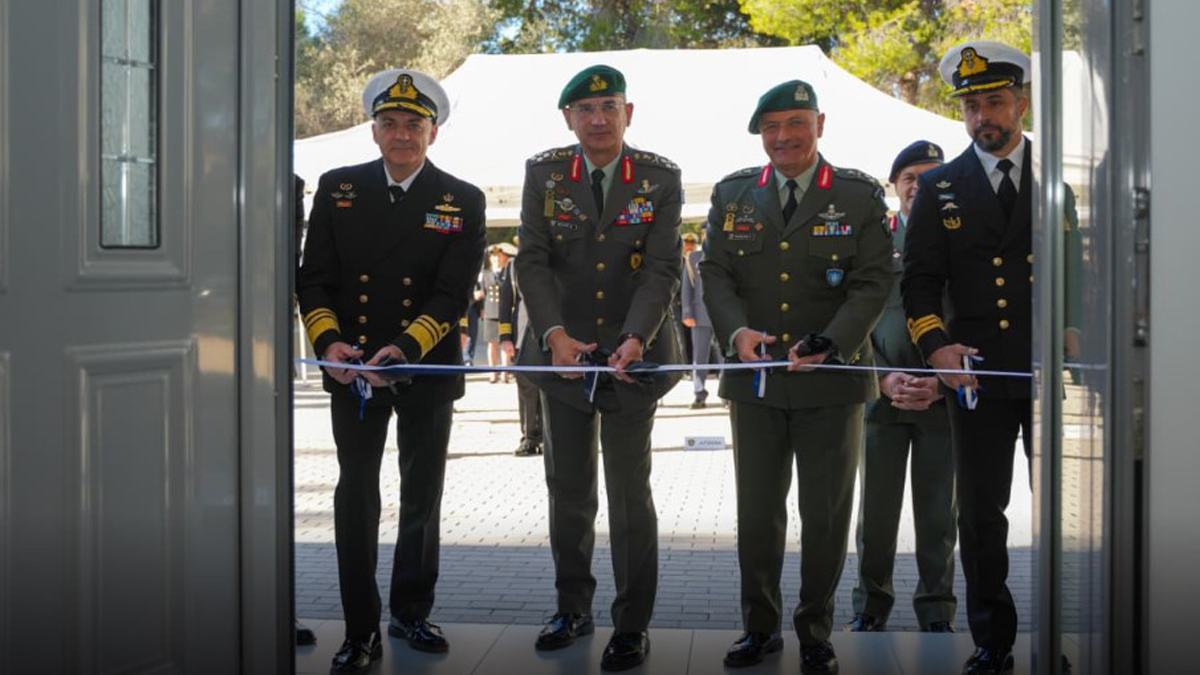 To κτήριο ενδιαίτησης του Τμήματος Ναυτικών Ειδικών Επιχειρήσεων εγκαινίασε ο Αρχηγός ΓΕΕΘΑ