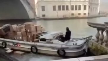 Βενετία: Μεθυσμένη κλέφτρα τα έκανε… θάλασσα !