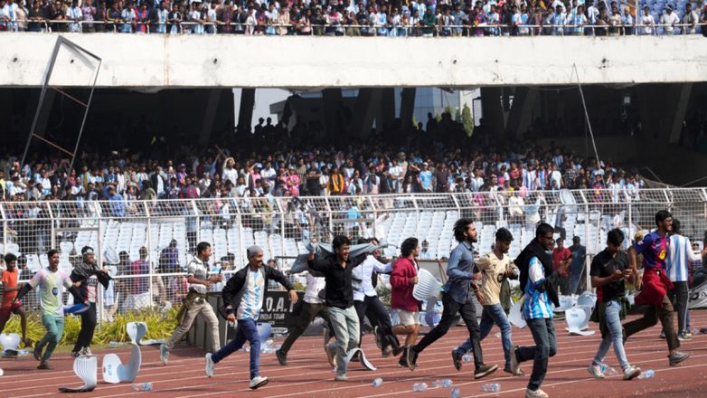 Iνδία: Εξαγριωμένοι οπαδοί τα έκανα γυαλιά καρφιά επειδή δεν απόλαυσαν τον Μέσι Iνδία: Εξαγριωμένοι οπαδοί τα έκανα γυαλιά καρφιά επειδή δεν απόλαυσαν τον Μέσι