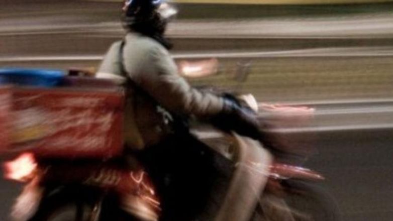 Ντελιβεράς δέχθηκε επίθεση στη Πάτρα Ντελιβεράς δέχθηκε επίθεση στη Πάτρα