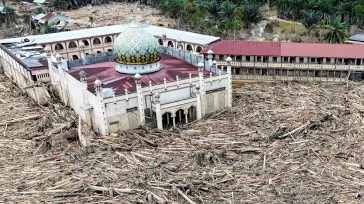 Ινδονησία: Οι νεκροί ξεπέρασαν τους 1.000 από τις πλημμύρες
