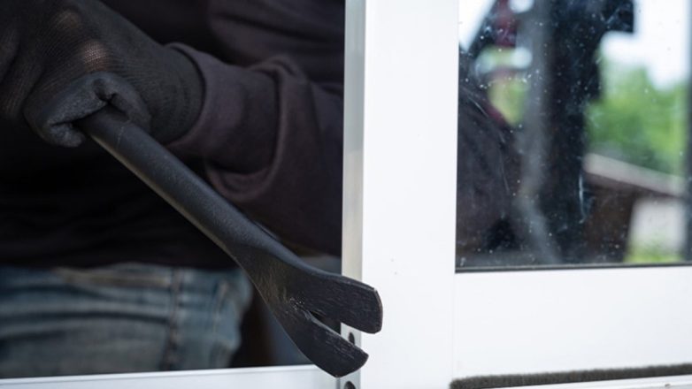 Συμμορία ανηλίκων έκλεβε ηλεκτρικά πατίνια και ηλεκτρονικά τσιγάρα Συμμορία ανηλίκων έκλεβε ηλεκτρικά πατίνια και ηλεκτρονικά τσιγάρα