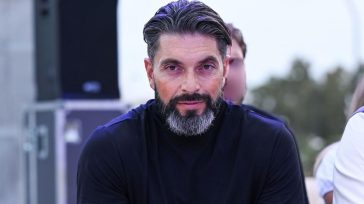 Σπύρος Μαρτίκας: Η αιχμηρή απάντηση στα αρνητικά σχόλια για τις φωτογραφίες AI με τον Παντελίδη – «Πού είδατε ασέβεια;»