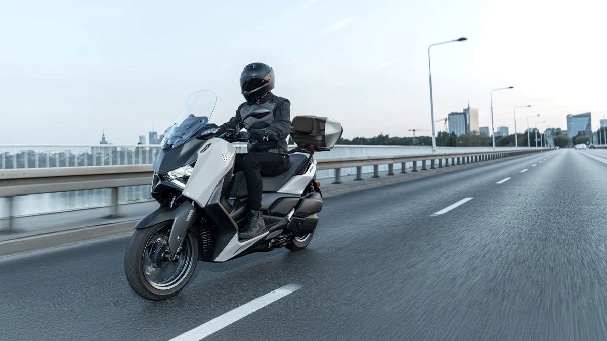 Yamaha XMAX 300 Tech MAX με δώρο εξοπλισμό αξίας 920€