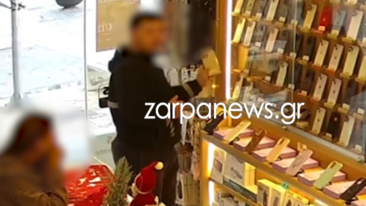 Kρήτη: Μπήκαν σε κατάστημα κι έκλεψαν κινητό από τα ράφια