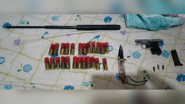 Δύο συλλήψεις για όπλα και ναρκωτικά στη Σαλαμίνα Δύο συλλήψεις για όπλα και ναρκωτικά στη Σαλαμίνα