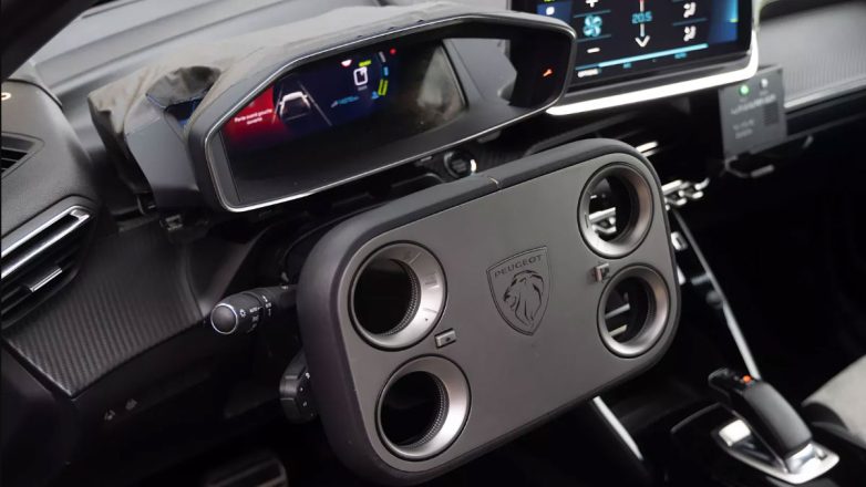 Ετοιμάζεται να βάλει στην παραγωγή το τετράγωνο τιμόνι η Peugeot – Δείτε το εντυπωσιακό Hypersquare Ετοιμάζεται να βάλει στην παραγωγή το τετράγωνο τιμόνι η Peugeot – Δείτε το εντυπωσιακό Hypersquare