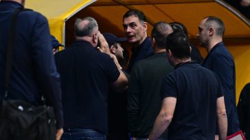 Ολυμπιακός: Φραστικό επεισόδιο Μπαρτζώκα με οπαδούς στο Περιστέρι