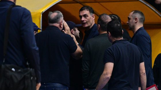 Ολυμπιακός: Φραστικό επεισόδιο Μπαρτζώκα με οπαδούς στο Περιστέρι