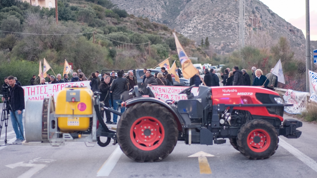 Συλλαλητήριο στο Δικαστικό Μέγαρο Λάρισας από τους αγρότες