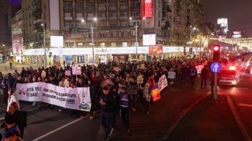 Στους δρόμους χιλιάδες Ρουμάνοι που ζητούν κάθαρση στο δικαστικό σύστημα