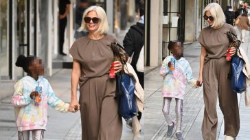 Χριστίνα Κοντοβά: Ανέμελη βόλτα στο κέντρο της Αθήνας μαζί με την κόρη της – Φωτογραφίες