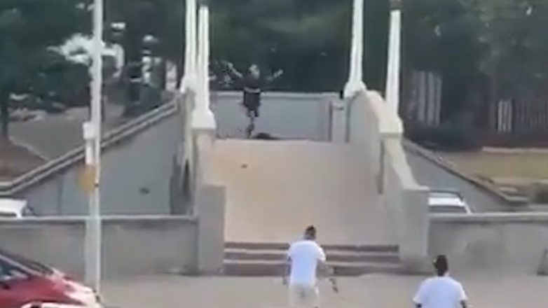 Ο άγνωστος ήρωας του Σίδνεϊ: Αφόπλισε δράστη και οι αστυνομικοί τον πυροβόλησαν Ο άγνωστος ήρωας του Σίδνεϊ: Αφόπλισε δράστη και οι αστυνομικοί τον πυροβόλησαν