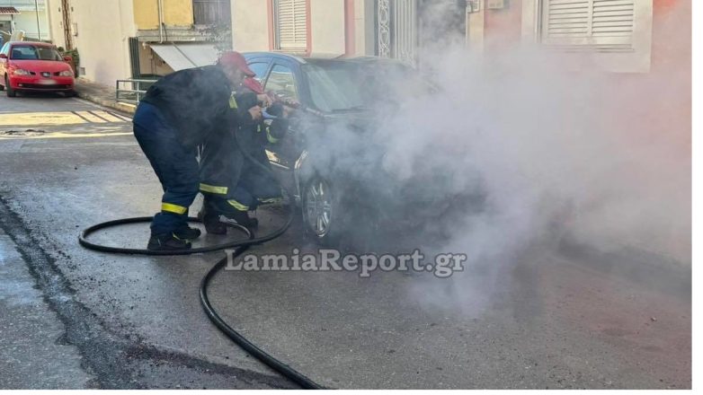 Λαμία: Φωτιά πήρε παρκαρισμένο αυτοκίνητο Λαμία: Φωτιά πήρε παρκαρισμένο αυτοκίνητο