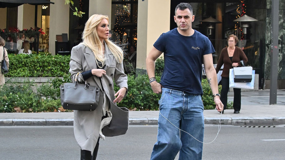 Κατερίνα Καινούργιου – Παναγιώτης Κουτσουμπής: Ρομαντική βόλτα στο κέντρο της Αθήνας πριν γίνουν γονείς