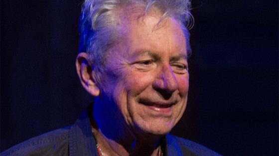 Πέθανε ο θρυλικός τραγουδοποιός της κάντρι-ροκ, Τζο Ίλι