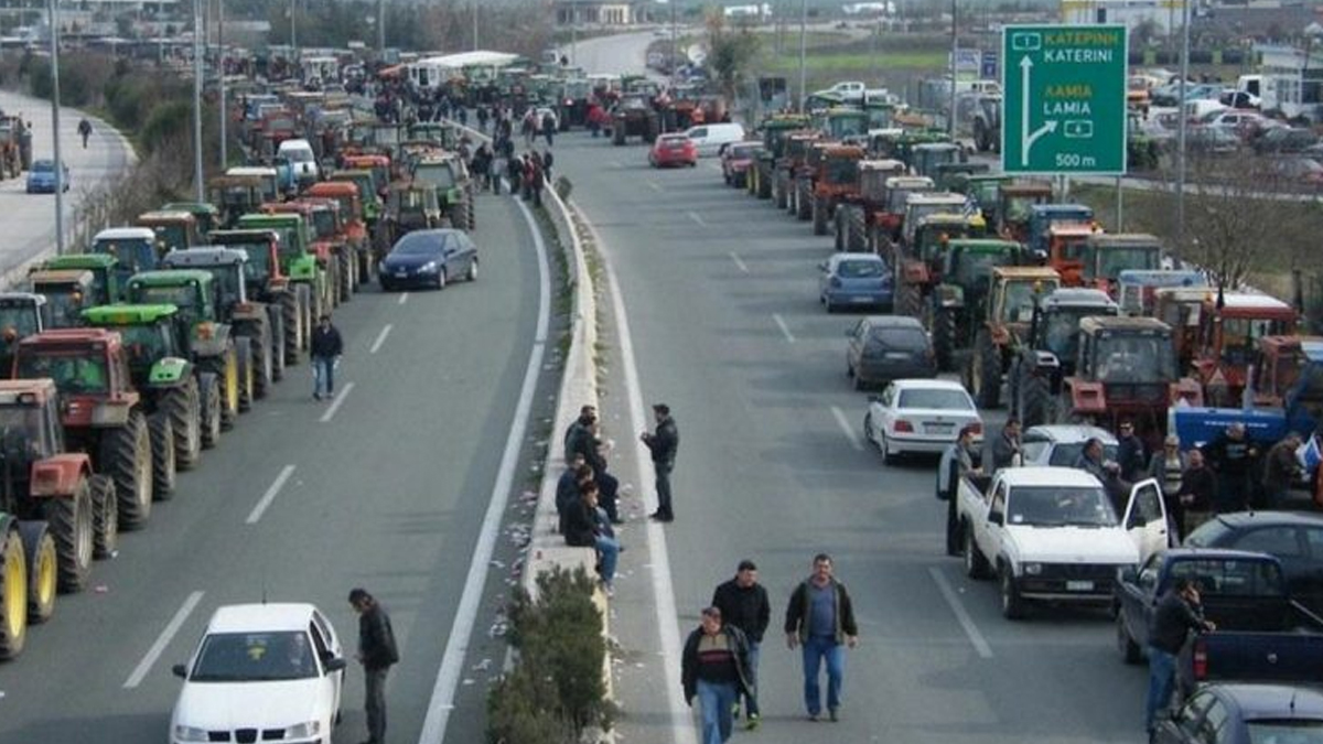 Σε κρίσιμο σταυροδρόμι οι αγροτικές κινητοποιήσεις μετά τις εξαγγελίες Τσιάρα