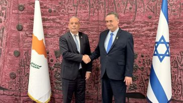 Συνάντηση του υπουργού Άμυνας της Κύπρου με τον υπουργό Άμυνας του Ισραήλ