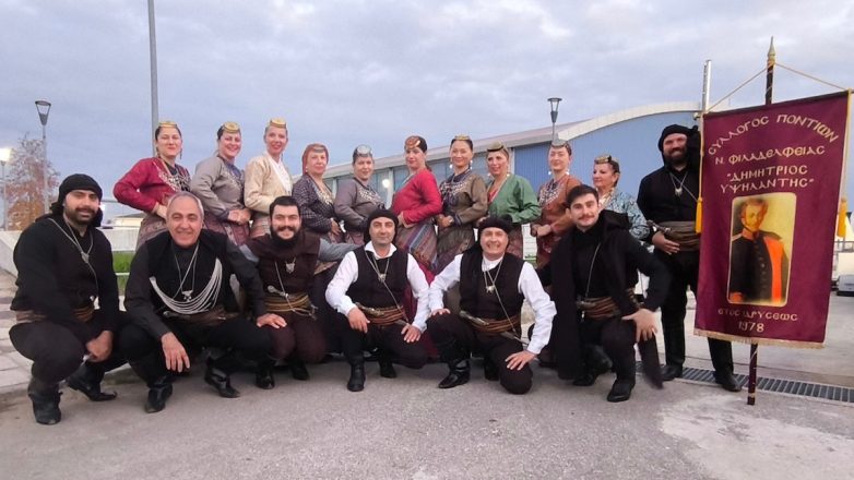 Στην Καρδίτσα το 19ο Παμποντιακό Φεστιβάλ με 2.000 χορευτές και μια Κινέζα που μιλάει άπταιστα τα ελληνικά Στην Καρδίτσα το 19ο Παμποντιακό Φεστιβάλ με 2.000 χορευτές και μια Κινέζα που μιλάει άπταιστα τα ελληνικά