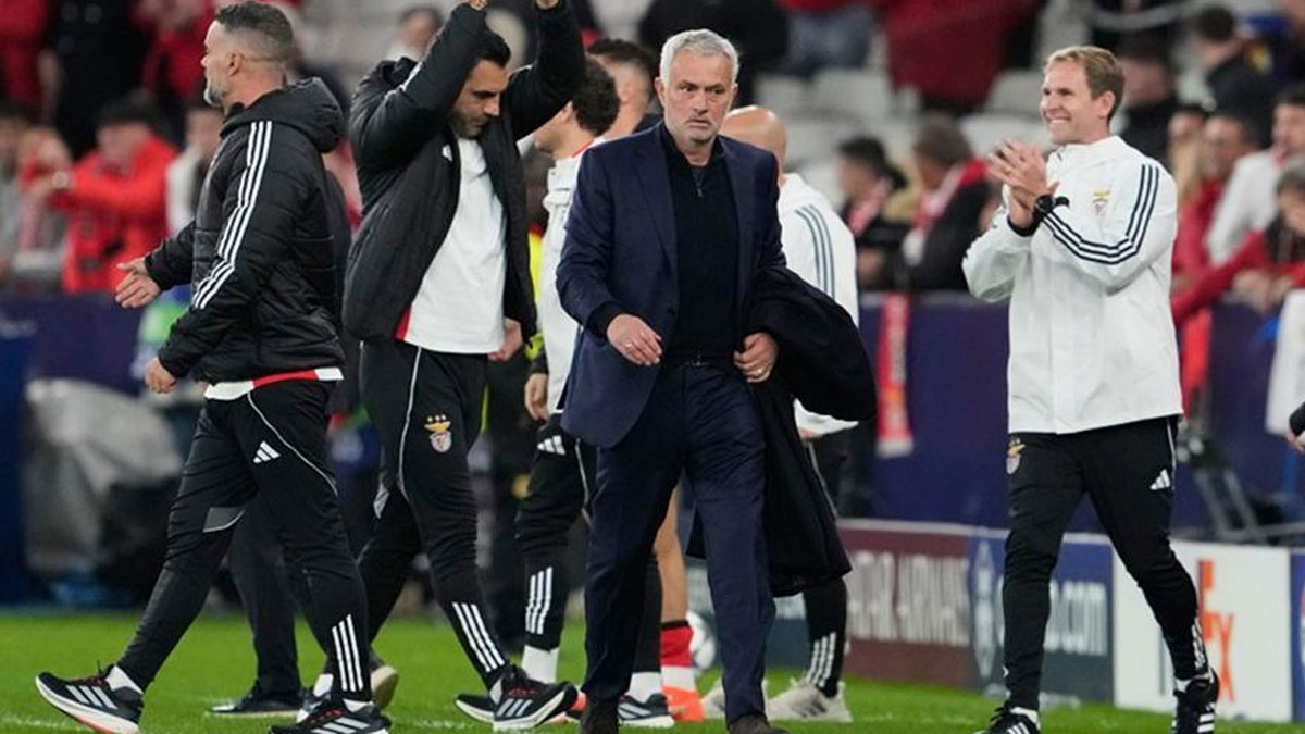 Ο Μουρίνιο αποθεώνει τον Παυλίδη