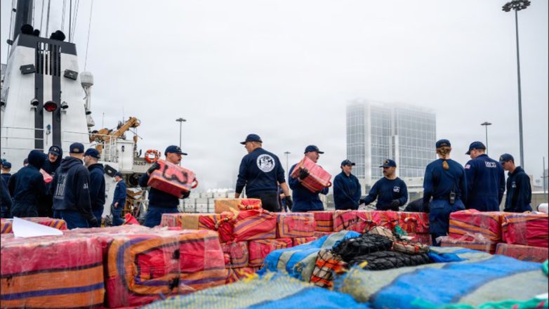 Κοκαΐνη αξίας τουλάχιστον 203 εκατ. δολαρίων κατέσχεσε η Ακτοφυλακή των ΗΠΑ Κοκαΐνη αξίας τουλάχιστον 203 εκατ. δολαρίων κατέσχεσε η Ακτοφυλακή των ΗΠΑ
