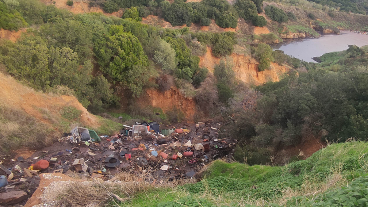 Έριχναν βοθρολύματα σε ορεινή περιοχή της Χαλκιδικής για έξι μήνες