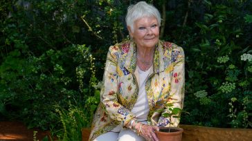 Τζούντι Ντεντς: Εκπλήρωσε το «όνειρό» της – Μοιράστηκε τη σκηνή με τον Μικ Τζάγκερ