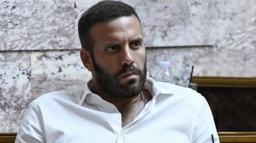 Άγριο επεισόδιο στο Στρασβούργο – Ο ευρωβουλευτής Νίκος Παππάς χτύπησε τον δημοσιογράφο Νίκο Γιαννόπουλο