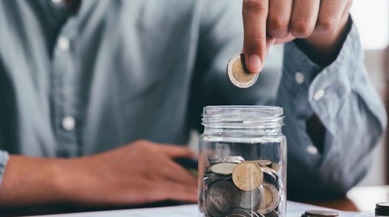 Χαμηλά επιτόκια και περιορισμένος ανταγωνισμός στις τραπεζικές καταθέσεις