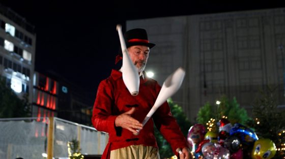 «Κόκκινη νύχτα» στην αγορά του Πειραιά