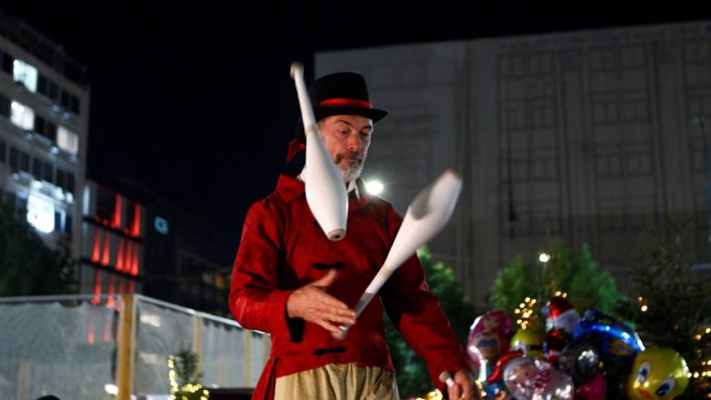 «Κόκκινη νύχτα» στην αγορά του Πειραιά